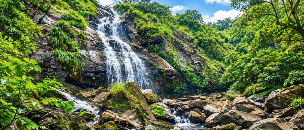 Trek to Thanale Caves 3