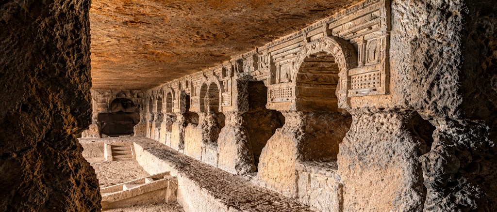 Trek to Thanale Caves 4