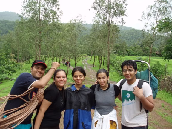 Trek to Thanale Caves 3