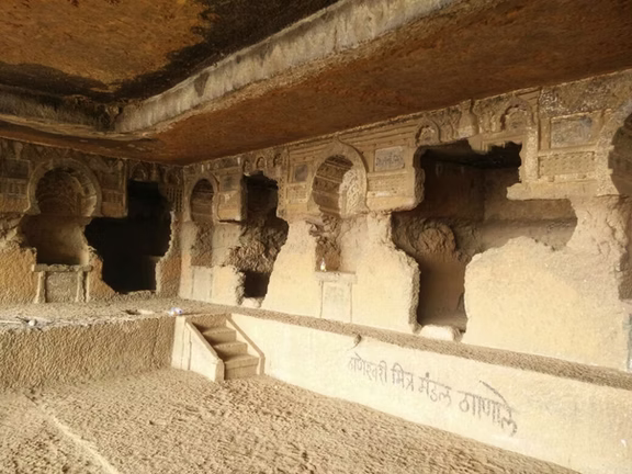 Trek to Thanale Caves 5